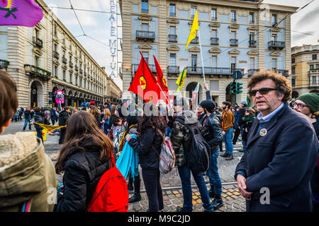 Italie Piémont Turin Samedi, 24 mars, est la journée d'action mondiale pour l'Afrin, frappé par l'agression turque-jihadist recherché par Erdogan à partir du 20 janvier. Credit : Realy Easy Star/Alamy Live News Banque D'Images