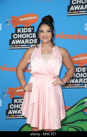 INGLEWOOD, CA - le 24 mars : Laurie Hernandez assiste à la 2018 Nickelodeon Kids' Choice Awards au Forum le 24 mars 2018 à Inglewood, Californie. Faye Sadou/MediaPunch Banque D'Images