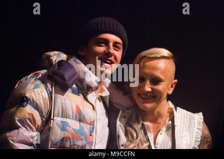 Vancouver, Colombie-Britannique, Canada. Mar 22, 2018. Les Athlètes olympiques canadiens médaillés et à PyeongChang, skieur Mark McMorris et Kaillie Humphries Bobsleigh à la Coupe Juno Jam Show, le jeudi pour le lancement de la semaine des prix Juno à l'appui de musicompte. Credit : Ron Palmer/SOPA Images/ZUMA/Alamy Fil Live News Banque D'Images