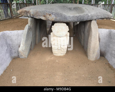 Les statues, les idoles de San Augustin - Parc archéologique de San Augustin, Colombie - Banque D'Images