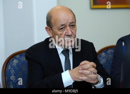 Jean-Yves Le Drian, le ministre français des affaires étrangères, gardant speech.Rencontre avec Pavel Klimkin, Ministre des affaires étrangères de l'Ukraine. 23 mars, 2018.Kiev, Ukraine Banque D'Images