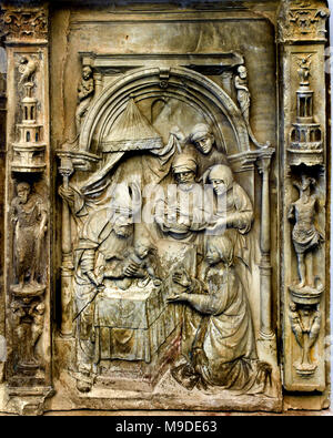 Retable 'Scènes de la vie de la Vierge', Détail 1557 286 x 312 x 31 cm Le Portugal, Portugais, Coimbra, ( Triptyque de João de Ruão, six panneaux - L'Adoration des Mages, l'Adoration des bergers, la Visitation, la Vierge de compassion, la présentation au Temple et la Fuite en Égypte. ) Banque D'Images