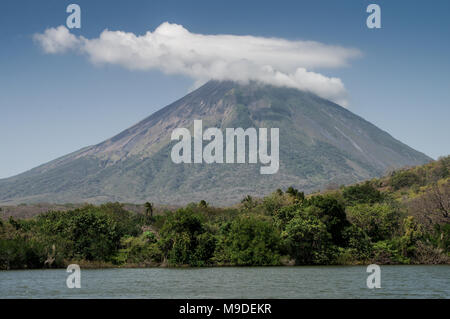 Volcan Concepcion visible de Charco Verde réserve naturelle sur l'île Ometepe - Nicaragua, Amérique Centrale Banque D'Images