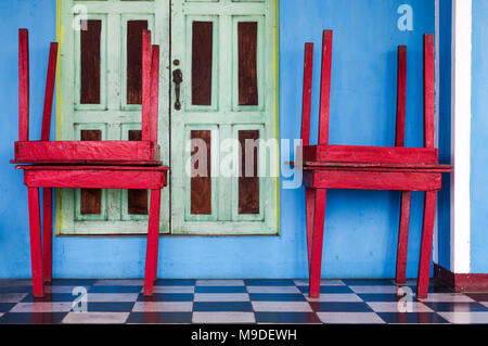 Boutique colorée avant dans la ville coloniale de Granada au Nicaragua, en Amérique centrale Banque D'Images