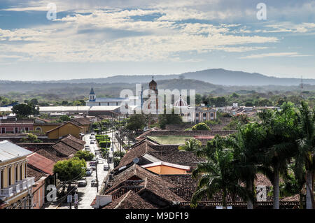 La partie ouest de la ville de Grenade et de l'Église Xalteva Iglesia La Merced Church Bell Tower - Nicaragua, Amérique Centrale Banque D'Images