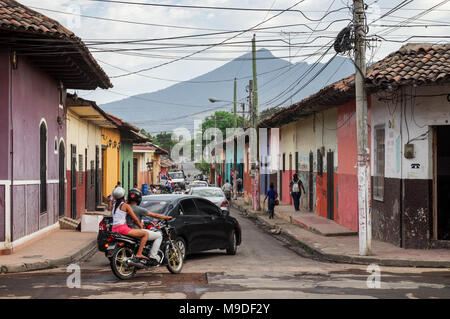 Rue résidentielle coloré dans la vieille ville coloniale de Granada - Nicaragua, Amérique Centrale Banque D'Images
