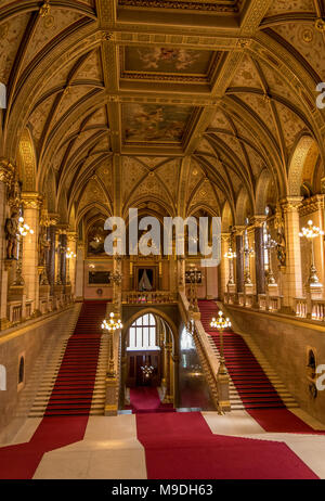 Escalier principal, bâtiment du parlement hongrois, Budapest Banque D'Images