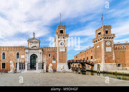 Belle vue sur les tours de l'Arsenal, dans le quartier Castello de Venise, Italie Banque D'Images