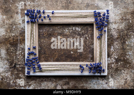 Fond rustique vintage avec cadre photo en bois maquette et copier l'espace. Banque D'Images