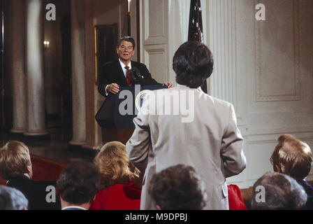 Washington DC., USA, 22 mai 1984 Le président Ronald Reagan tient sa 24e conférence de presse à l'Est Prix de la White House Crédit : Mark Reinstein/MediaPunch Banque D'Images