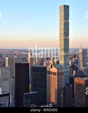 Le parc 432 gratte-ciel de Manhattan, le plus haut bâtiment résidentiel aux États-Unis. Banque D'Images