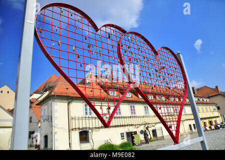 Statue en forme de coeur avec des serrures Banque D'Images