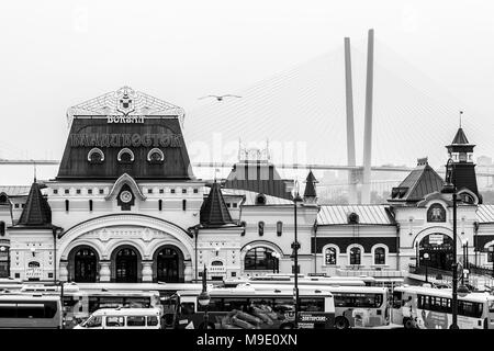 Vladivostok, Russie. Façade de la gare de Vladivostok. Chemin de fer transsibérien. Banque D'Images