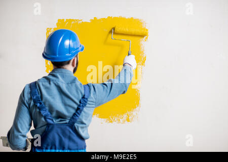 Mur à l'intérieur peinture Workamn Banque D'Images