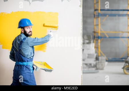 Mur peinture réparateur Banque D'Images