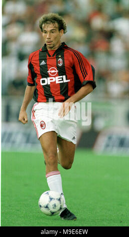 Stade Maurice-Dufrasne-Liège, Belgique, international 9.8.1998 Friendly, Standard Liege vs AC Milan --- Giampiero MAINI (Milan) Banque D'Images