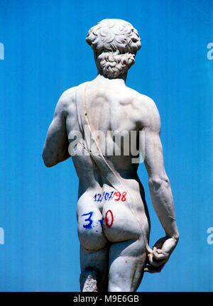 Coupe du Monde de football, France 1998 Statue à Marseille avec le résultat de la finale Banque D'Images