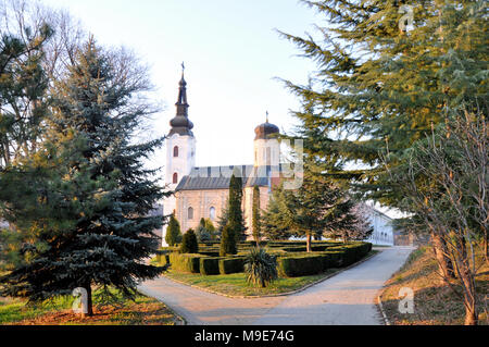 SISATOVAC - monastère et église de Fruska Gora - Serbie de la naissance de la Vierge de 1758 Banque D'Images