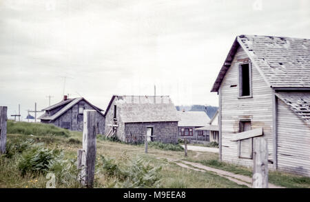 Ruiné la réserve indienne amérindienne ancienne en bois maisons en panneaux de bois, état de Washington, États-Unis dans les années 1950 Banque D'Images