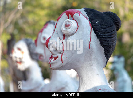 SUPHAN BURI, THAÏLANDE, Jan 01, 2018 portrait de l'âme du pécheur. Une scène de l'enfer Bouddhiste. La torture des personnes, au-delà. Banque D'Images