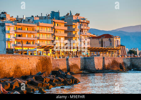 Vieux port de Héraklion pendant le crépuscule, Crète, Grèce Banque D'Images