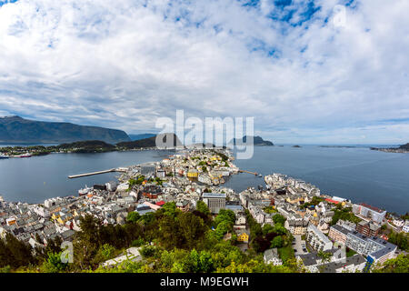 Aksla à la ville d'Alesund , la Norvège. C'est un port de mer, et est réputé pour sa concentration d'architecture Art Nouveau. Banque D'Images