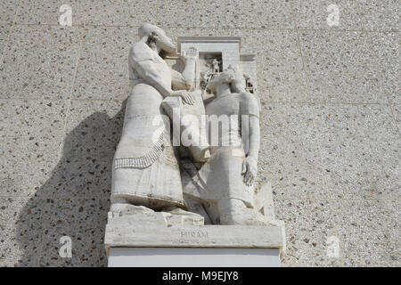 Les décorations et les symboles sur les murs extérieurs de la Scottish Rite Masonic Temple, conçu par Millard Sheets, Los Angeles, USA Banque D'Images
