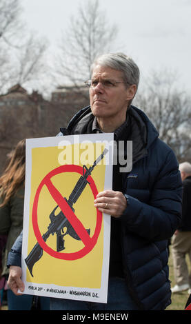 Mars pour nos vies, Boston, Massachusetts, USA Kids 2-6y -2018 : Une foule estimée à plus de 100 000 personnes se sont réunies sur le Boston Common pendant la marche pour nos vies de démonstration de lutte contre les armes. Mars pour nos vies des manifestations ont eu lieu dans la plupart des grandes cites aux États-Unis et dans le monde le 24 mars 2018. Mars pour nos vies, des manifestations ont été une réaction à l'école secondaire à l'école secondaire Marjory Stoneman Douglas le jour de la Saint-Valentin de 2018 dans un parc en Floride, aux États-Unis. Le tournage en Floride à gauche 17 lycéens morts. Credit : Chuck Nacke / Alamy Live News Banque D'Images