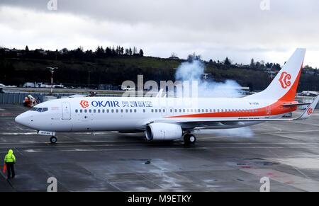 San Francisco, USA. 24Th Mar, 2018. Le 9999th Boeing 737-800 commence à décoller de l'aérodrome de Seattle dans l'état de Washington, aux États-Unis, le 24 mars 2018. Le transporteur aérien Okay Airways vu samedi le 9999th Boeing 737-800 livré par la société Boeing a entrepris un voyage de retour à domicile à la Chine par les États-Unis. Credit : Wu Xiaoling/Xinhua/Alamy Live News Banque D'Images