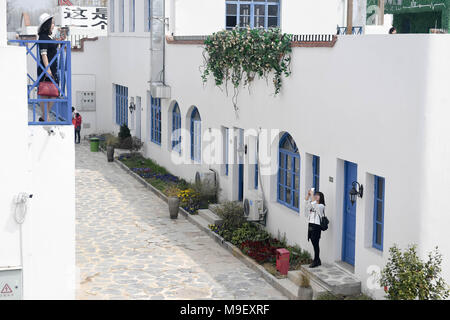 Hefei, Chine, Anhui Province. Mar 25, 2018. Personnes visitent une ville de musique dans Sanshigang Canton de Hefei, Chine de l'est l'Anhui Province, 25 mars 2018. Credit : Zhang Duan/Xinhua/Alamy Live News Banque D'Images