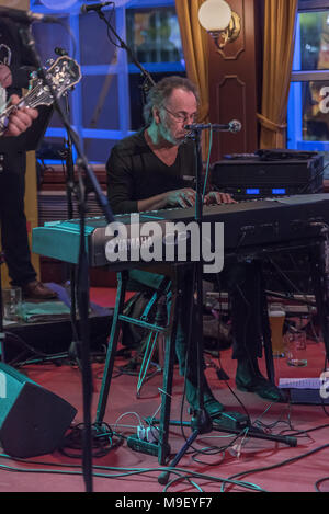 Egon von Hugo Balder Rudolf Rock und die ganz konzentriert suis Schocker auf der Bühne der Clavier Louisiane Star bei der Kultnight der Hamburger Voir Banque D'Images