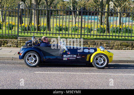 Le Merseyside, Royaume-Uni, 25 Mar 2018. Supercars du nord ouest de la 1ère épreuve de la saison. 25 mars 2018. Organisateurs Gage et Thomas Bleakley a dit qu'ils s'attendent à plus de 200 voitures à tourner jusqu'à l'événement qui a lieu dans le parc Victoria Gardens à Southport, Merseyside. Les véhicules de tous les âges de la Mini classics à V8 complet American muscle cars grondement dans Southport pour cette exposition événement qui rassemble des milliers de visiteurs de la station balnéaire. Credit : Cernan Elias/Alamy Live News Banque D'Images