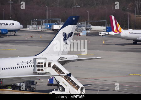 19 mars 2018, l'Allemagne, Cologne : Iran Air sur l'aérodrome. · Pas de service de fil · Photo : Horst Galuschka/dpa Banque D'Images