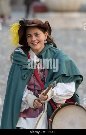 Costume médiéval de participant partie dans la ville historique de Taggia en Ligurie (Italie) Banque D'Images