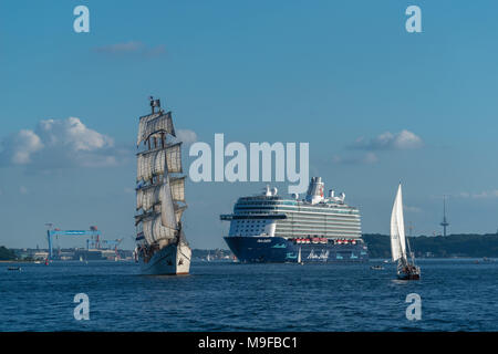 Le croiseur 'Mein Schiff" quitte le port de Kiel pour ouvrir la mer Baltique, baie de Kiel, Kiel, Schleswig-Holstein, Allemagne, Europe Banque D'Images