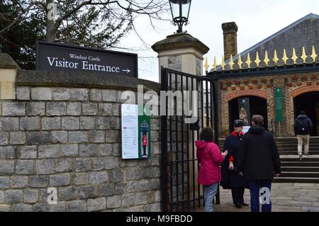 Entrée des visiteurs du Château de Windsor dans le Berkshire au Royaume-Uni. Banque D'Images