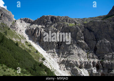 Vue depuis le Col del Puezhutte Puez et les falaises de à la tête de l'Langental Selva Val Gardena Dolomites Tyrol du Sud, Italie Banque D'Images