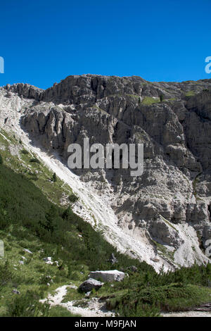 Vue depuis le Col del Puezhutte Puez et les falaises de à la tête de l'Langental Selva Val Gardena Dolomites Tyrol du Sud, Italie Banque D'Images