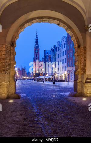 L'Hôtel de ville de Gdansk vu de Porte Verte. Gdansk, occidentale, en Pologne. Banque D'Images