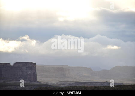 Mountana de montagnes sur un jour nuageux Banque D'Images