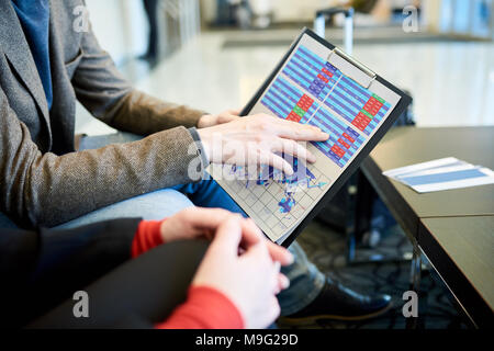 Les gens d'affaires rapport discutant Banque D'Images