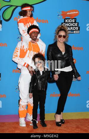 Nick Cannon, Cannon marocain, Mariah Carey, Monroe Cannon aux arrivées de Nickelodeon's Kids' Choice Awards 2018, le Forum, Inglewood, CA, le 24 mars 2018. Photo par : Priscilla Grant/Everett Collection Banque D'Images