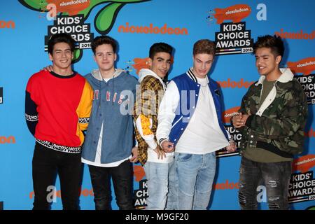 Chance Perez, Michael Conor, a appelé l'Ramos, Sergio Calderon, Brady Tutton aux arrivées de Nickelodeon's Kids' Choice Awards 2018 - Partie 2, le Forum, Inglewood, CA, le 24 mars 2018. Photo par : Priscilla Grant/Everett Collection Banque D'Images