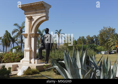 Monument à Ataturk à la gare routière centrale d'Antalya, Turquie. Le fondateur de la République de Turquie est toujours estimé en t Banque D'Images