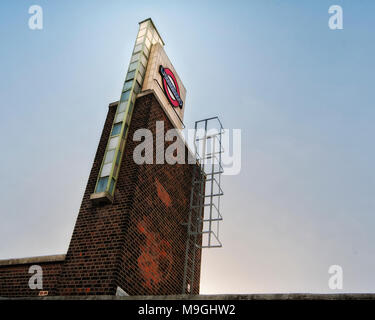 London Underground Tube Station : Boston Manor Banque D'Images