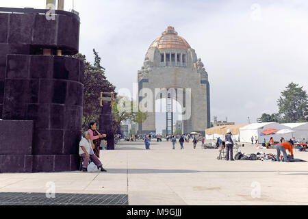 La Plaza de la République avec le Monument de la révolution est une région populaire pour protester contre des enjeux ayant une incidence sur le peuple mexicain. Banque D'Images