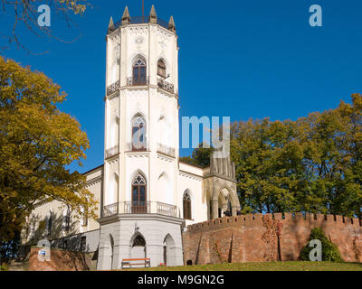 Palais néo-gothique, le siège de la famille Krasinski. En ce moment Musée Romantique. Opinogora, province de Mazovie, Pologne, l'Europe. Banque D'Images