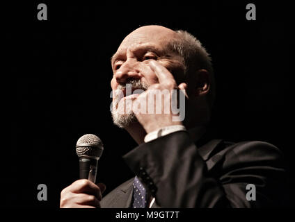 ZAMOSC, Pologne - 20 avril 2013 : Le ministre de la Défense nationale de Antoni Macierewicz, lors d'une de ses discours. Banque D'Images