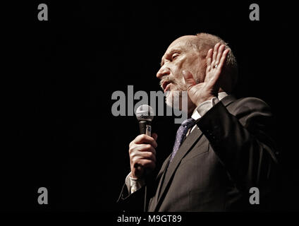 ZAMOSC, Pologne - 20 avril 2013 : Le ministre de la Défense nationale de Antoni Macierewicz, lors d'une de ses discours. Banque D'Images