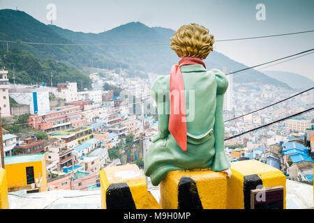 Busan, Corée - 30 mai 2015 : le retour du petit prince en Gamcheon Culture Village Banque D'Images